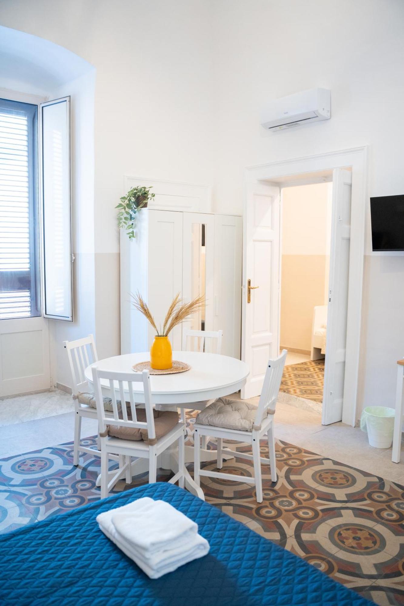 Principe Amedeo 93 Bed & Breakfast Bari Exterior photo